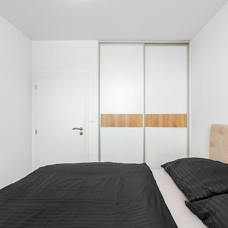 Leo Apartment - Ac & Free Parking Bratislava Exterior photo