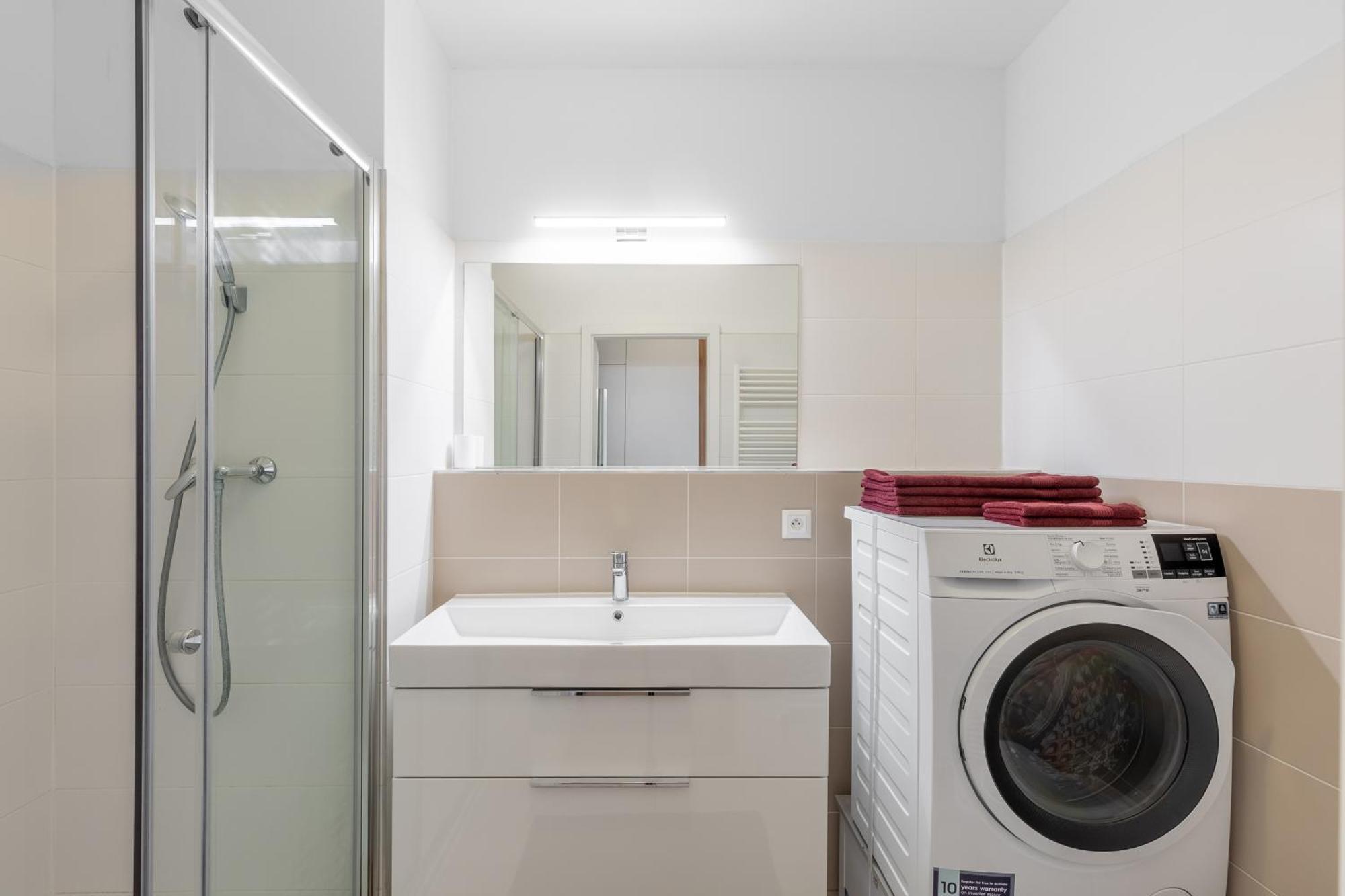 Leo Apartment - Ac & Free Parking Bratislava Exterior photo