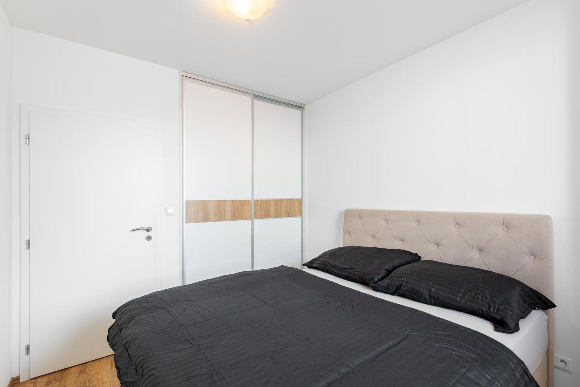 Leo Apartment - Ac & Free Parking Bratislava Exterior photo