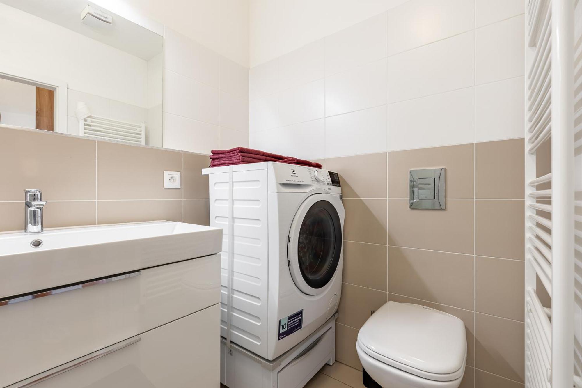 Leo Apartment - Ac & Free Parking Bratislava Exterior photo